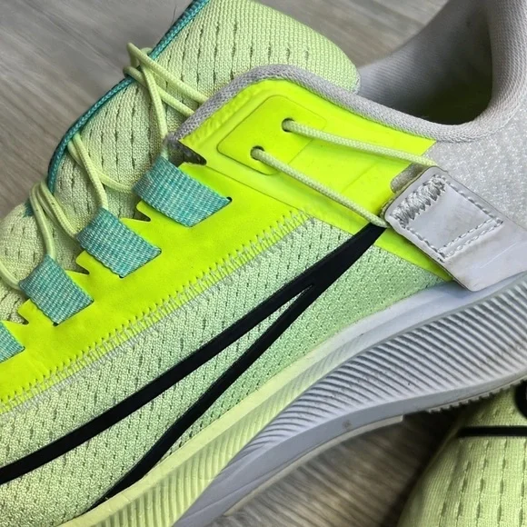 Nike Air Zoom Pegasus Flyease woman’s athletic shoes volt, black, green size 8.5 - Picture 8 of 12